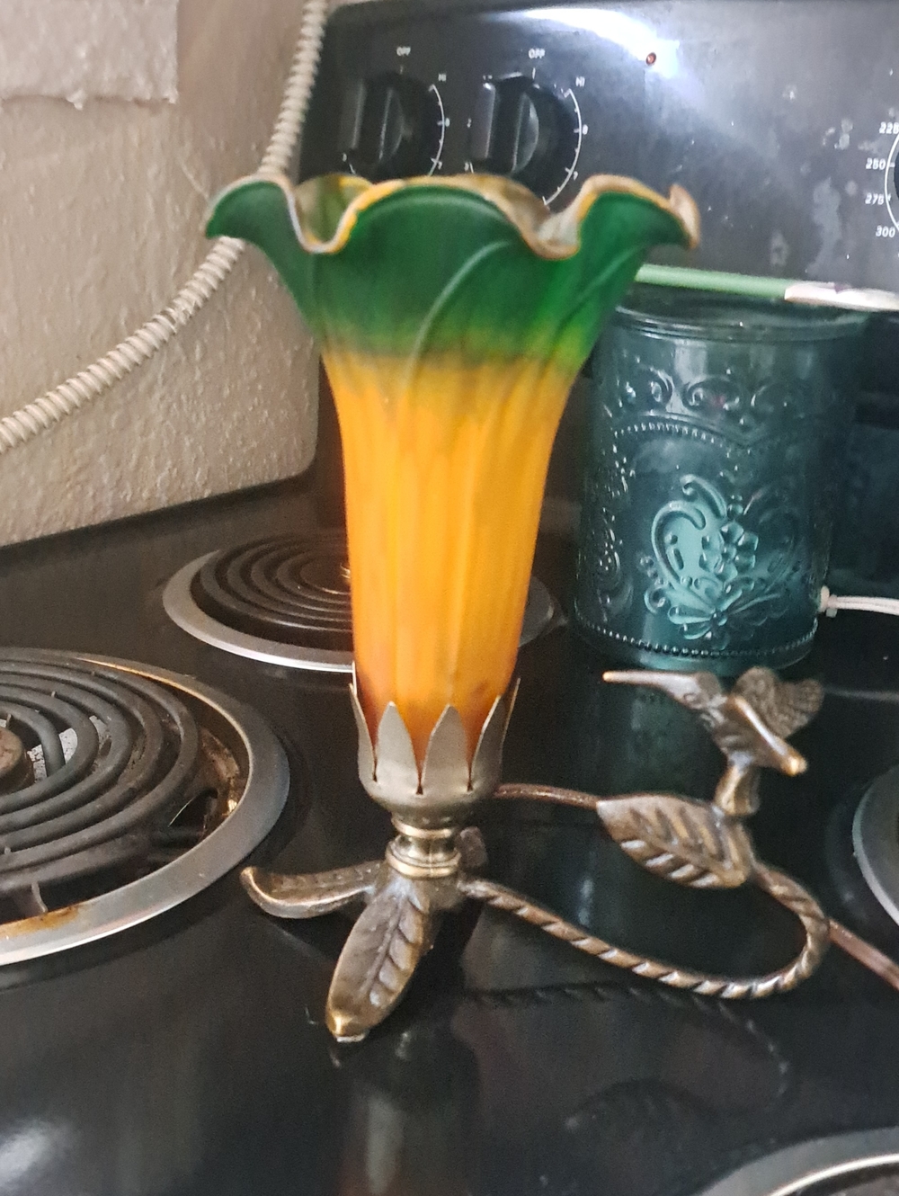 Vintage  Tiffany Style Novo Art Glass Humming Bird Lamp in Green & Yellow